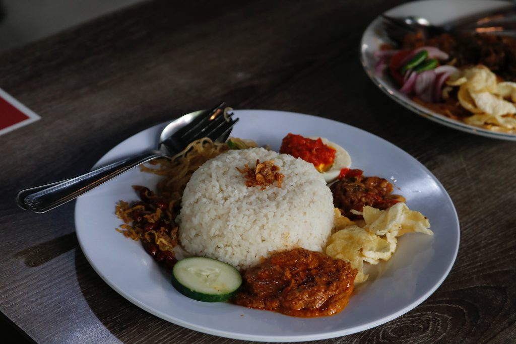馬來西亞美食推薦 - nasi lemak 椰漿飯